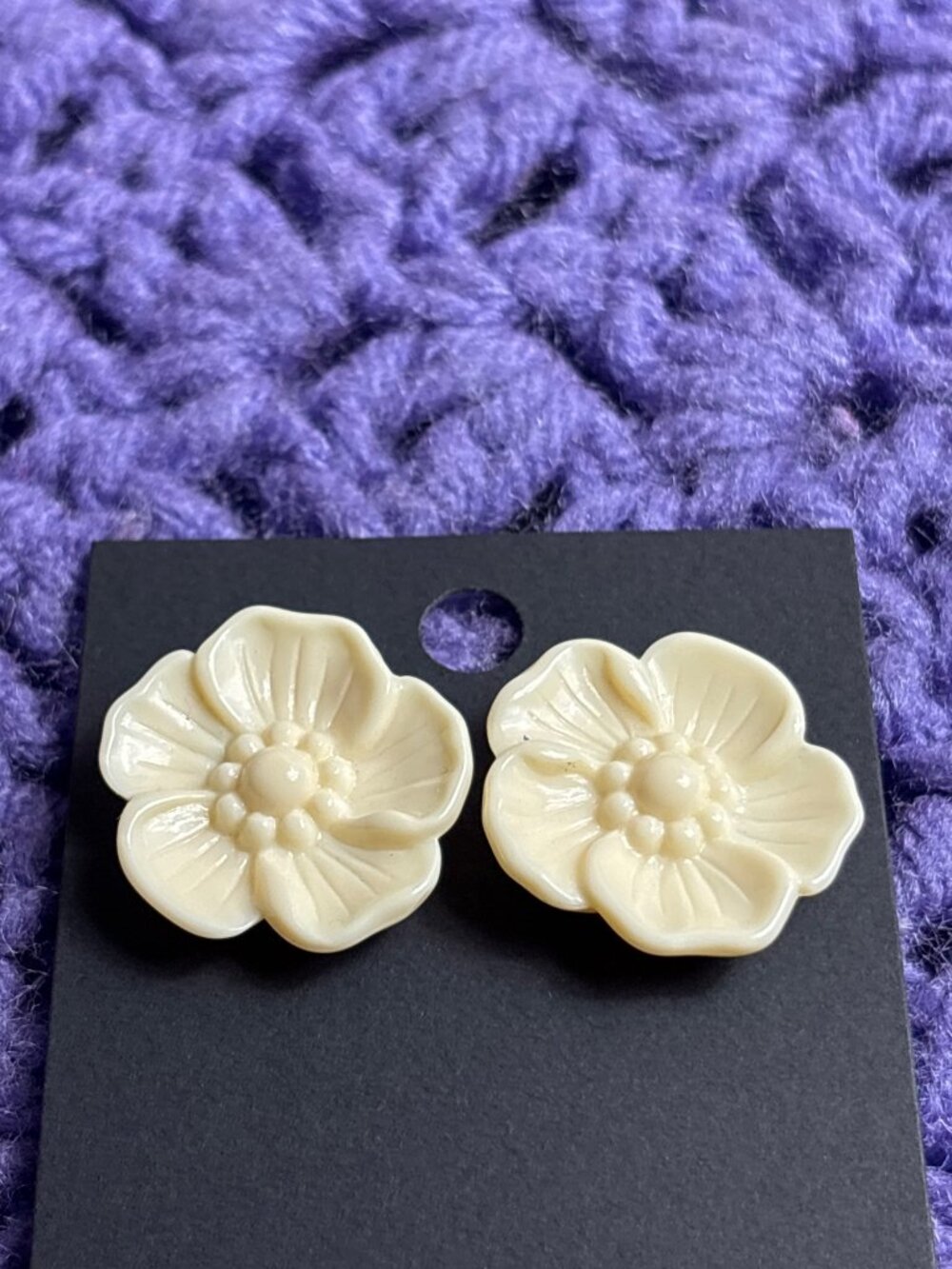 Cream Plastic Flower Stud Earrings 1 inch